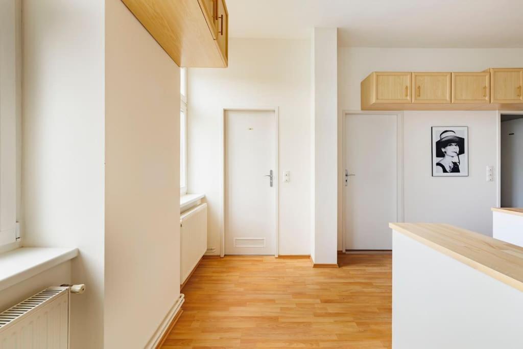 Beautiful 1 Bedroom Apartment Near Schoenbrunn Wien Eksteriør bilde