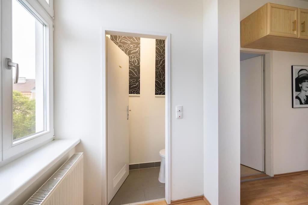 Beautiful 1 Bedroom Apartment Near Schoenbrunn Wien Eksteriør bilde